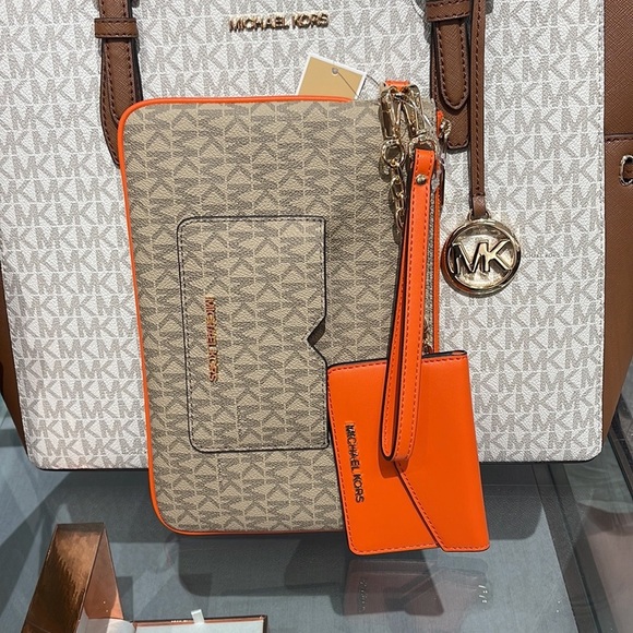 Michael Kors Handbags - MICHAEL KORS JET SET ITEM LG 2 in 1 CARD CASE & WRISTLET
Poppy 
NWT
